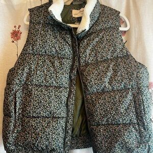 Universal Thread Floral Puffer Vest - Black and White